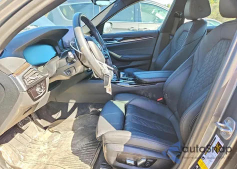 2022 BMW 530 Xi z USA, uszkodzony, nr VIN WBA13BJ07NWX81512